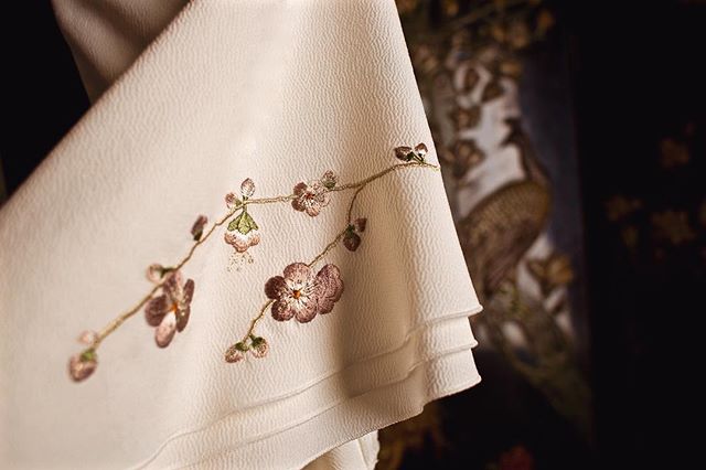 Shira-Ume dress| Plum flower embroidery on the sleeves. 
白梅| 乳白色に染め上げたちりめん生地からつくられるボリュームある袖には梅の刺繍を入れて。

#URAMUN&Eacute; 
#CollectionKinu 
#TangoPeninsula 
#silkcrepe 
#Kyoto 
#silk
#Japanmade 
#craftsmanship 
#日本の技 
#伝統と革新 
#白梅