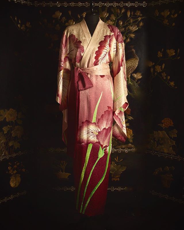 Wax-resist dyed Iris Kimono gown | This exclusive piece is made by an artisan in Kyoto using Roketsu-zome (wax-resist) dyeing techniques. 
京の職人の手により
ろうけつ染で描かれたアイリスのガウンです。

#URAMUN&Eacute; 
#CollectionKinu 
#TangoPeninsula 
#silkcrepe 
#Kyoto 
#silk
#