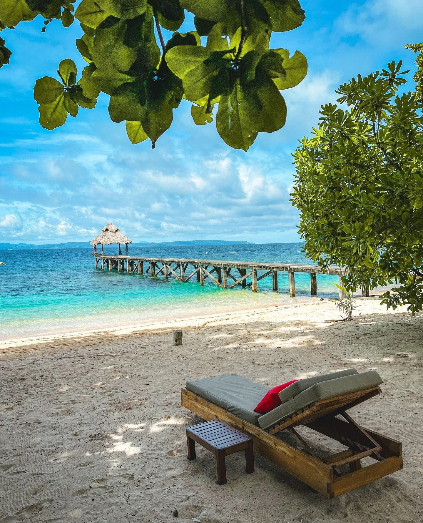 Mornings don&rsquo;t get better than this...soft sands, turquoise waters, and endless calm 💙 ⁠
Here&rsquo;s to new beginnings this November 🌴✨⁠
⁠
#Coraleye #northsulawesi #bangkaisland #dive #scuba #islandlife #adventure #travel #divetravel #paradi