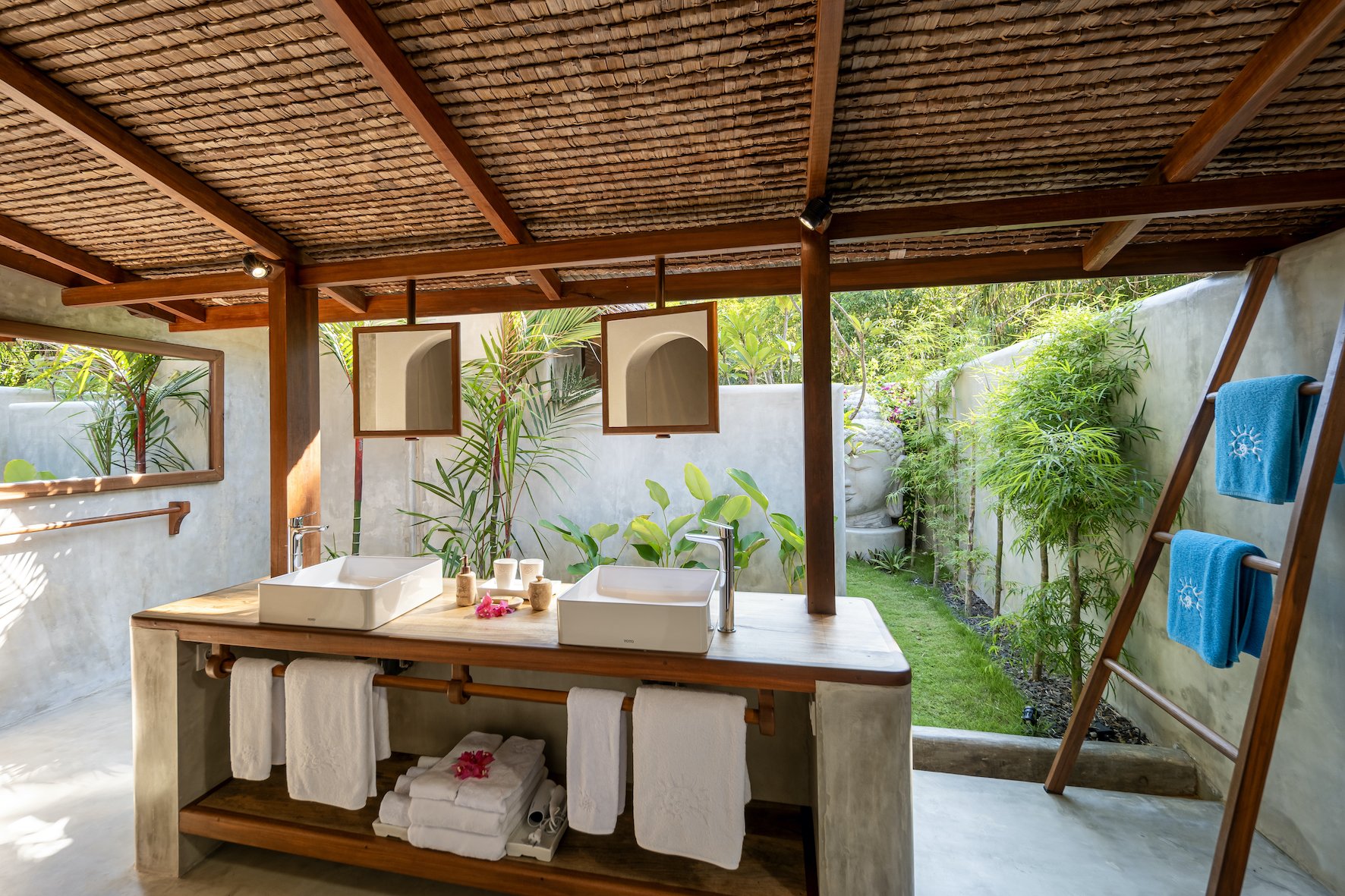 Coral Eye_Pool Villa_Open Bathroom.jpg