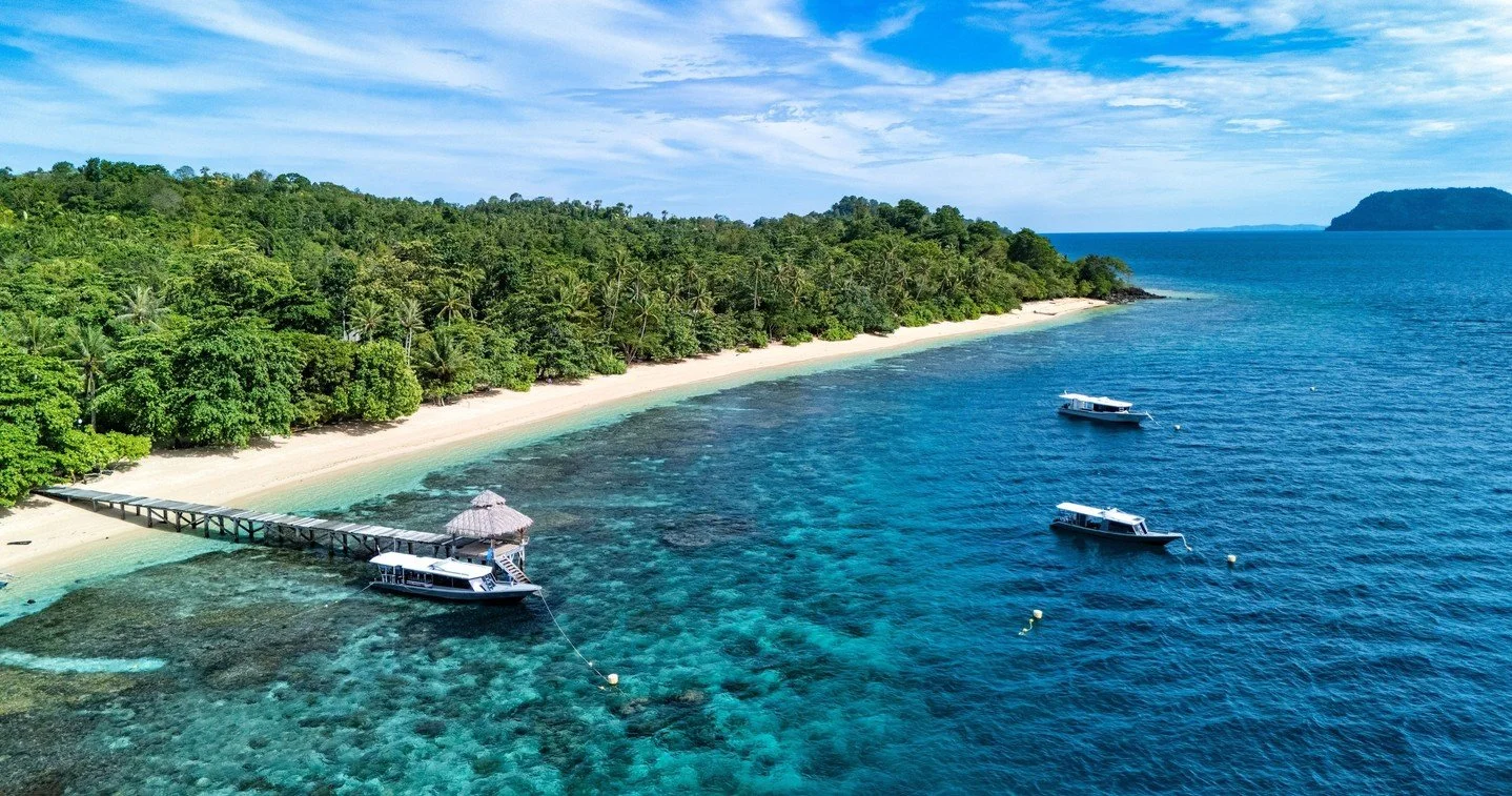 At Coral Eye, the ocean isn&rsquo;t just something we enjoy...it&rsquo;s something we learn from, care for, and work to protect 💙⁠
This Earth Day, and every day, we&rsquo;re reminded why it matters!⁠
⁠
Happy World Earth Day🫶⁠
⁠
#Coraleye #northsula