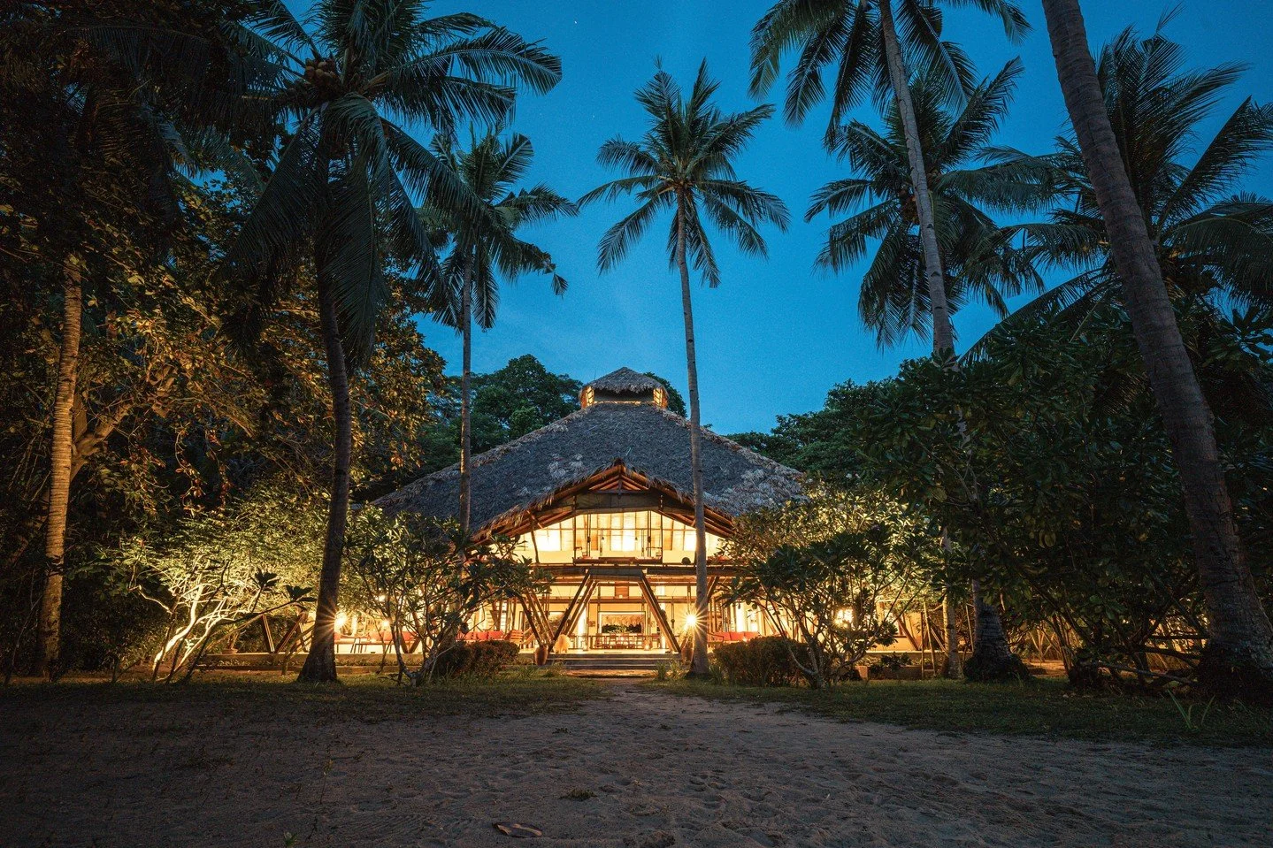 Some arrivals feel like arrivals. This one feels like coming home.⁠
🛖🌴 Coral Eye &middot; Bangka Island