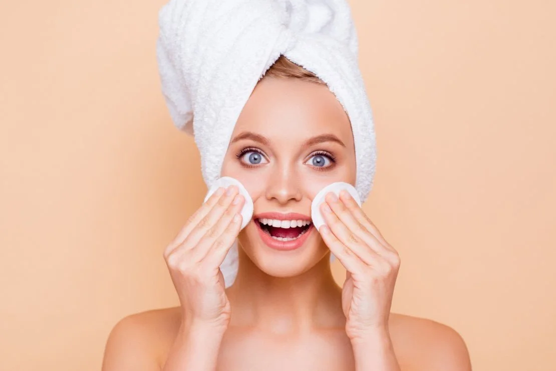 Detersione viso: tutto quello che devi sapere per la pulizia quotidiana della pelle