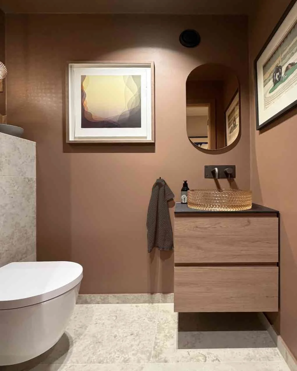 Lite wc 1, glassvask, malt tak, nyerom.jpg