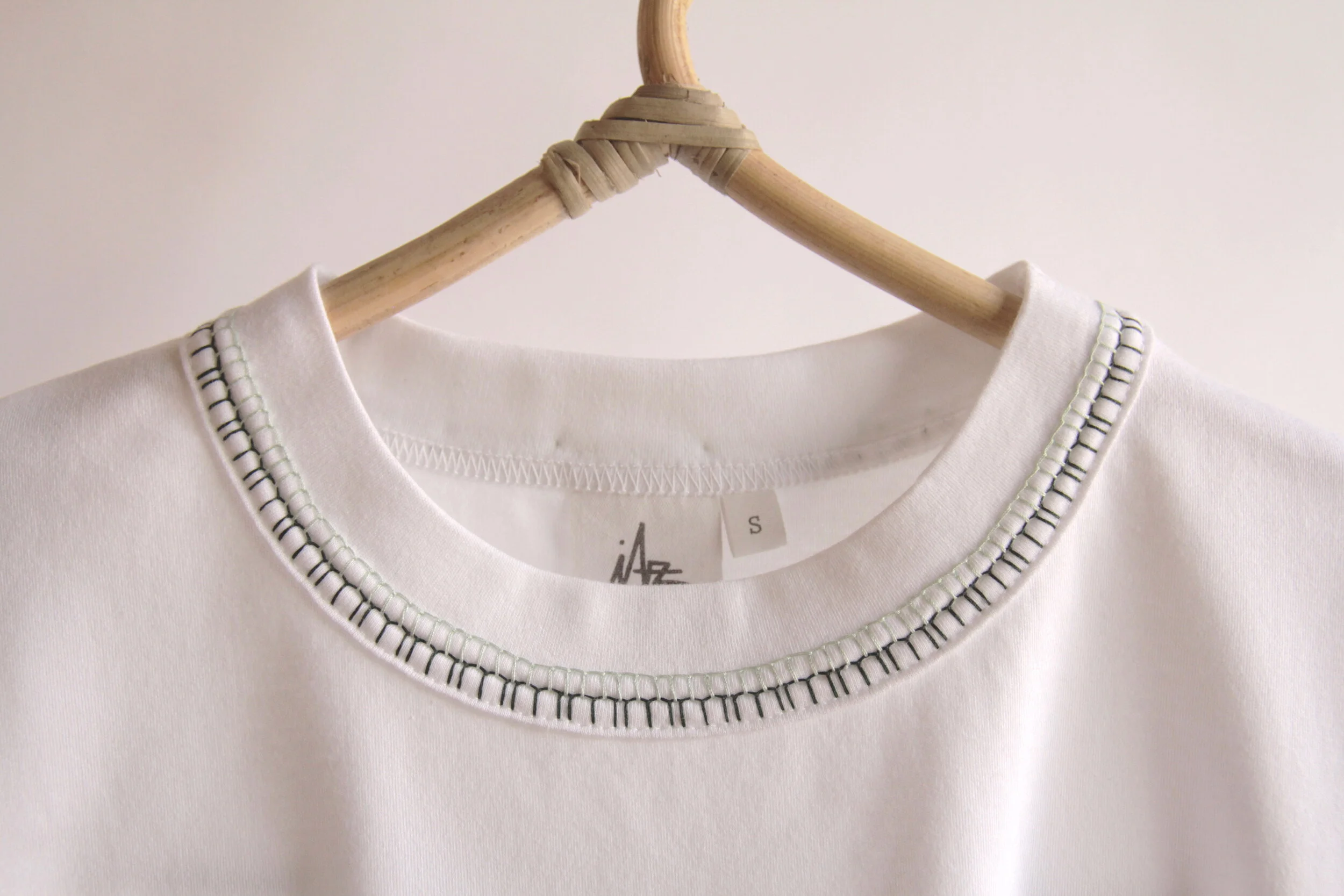 Organic cotton T-shirt with Mari embroidery-detail