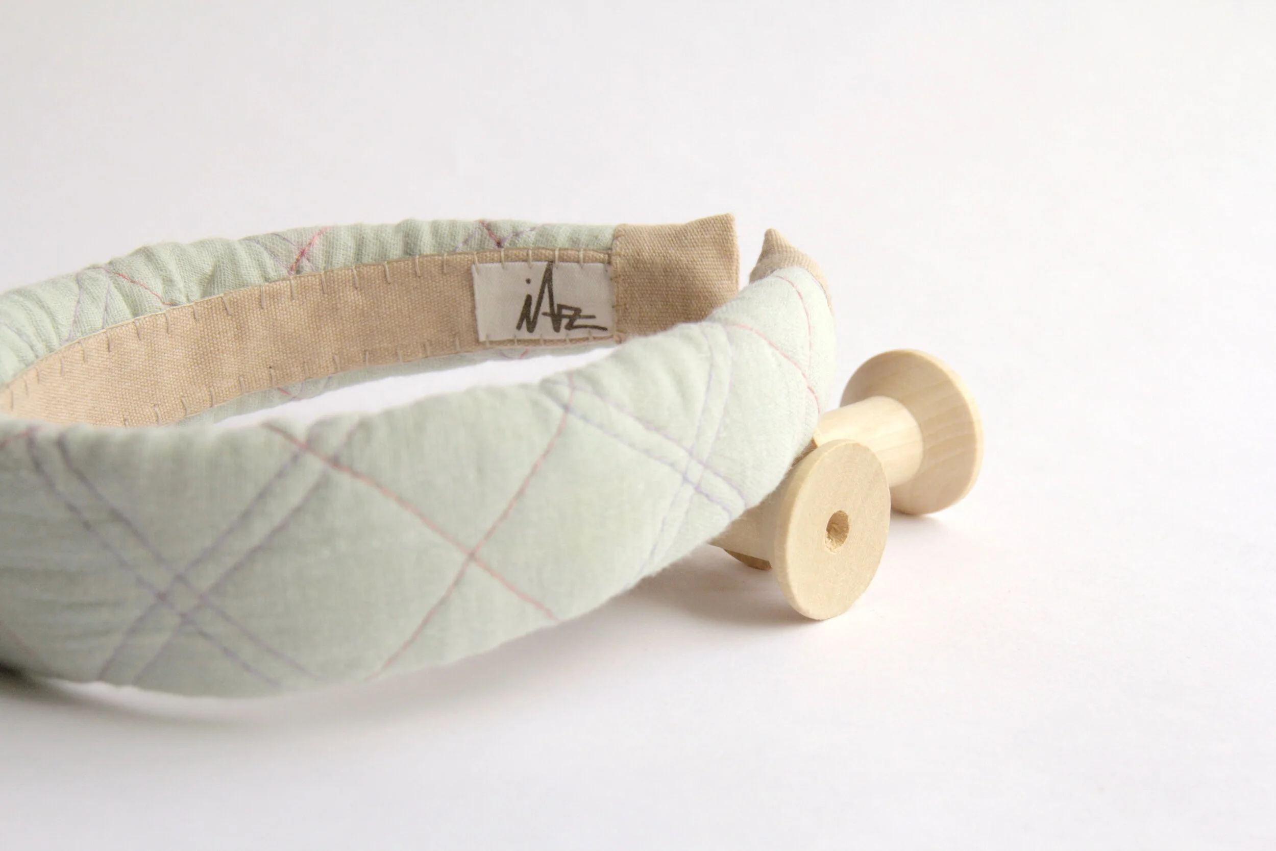 Quilted hand-made headband (Baby green)- Detail IAZ