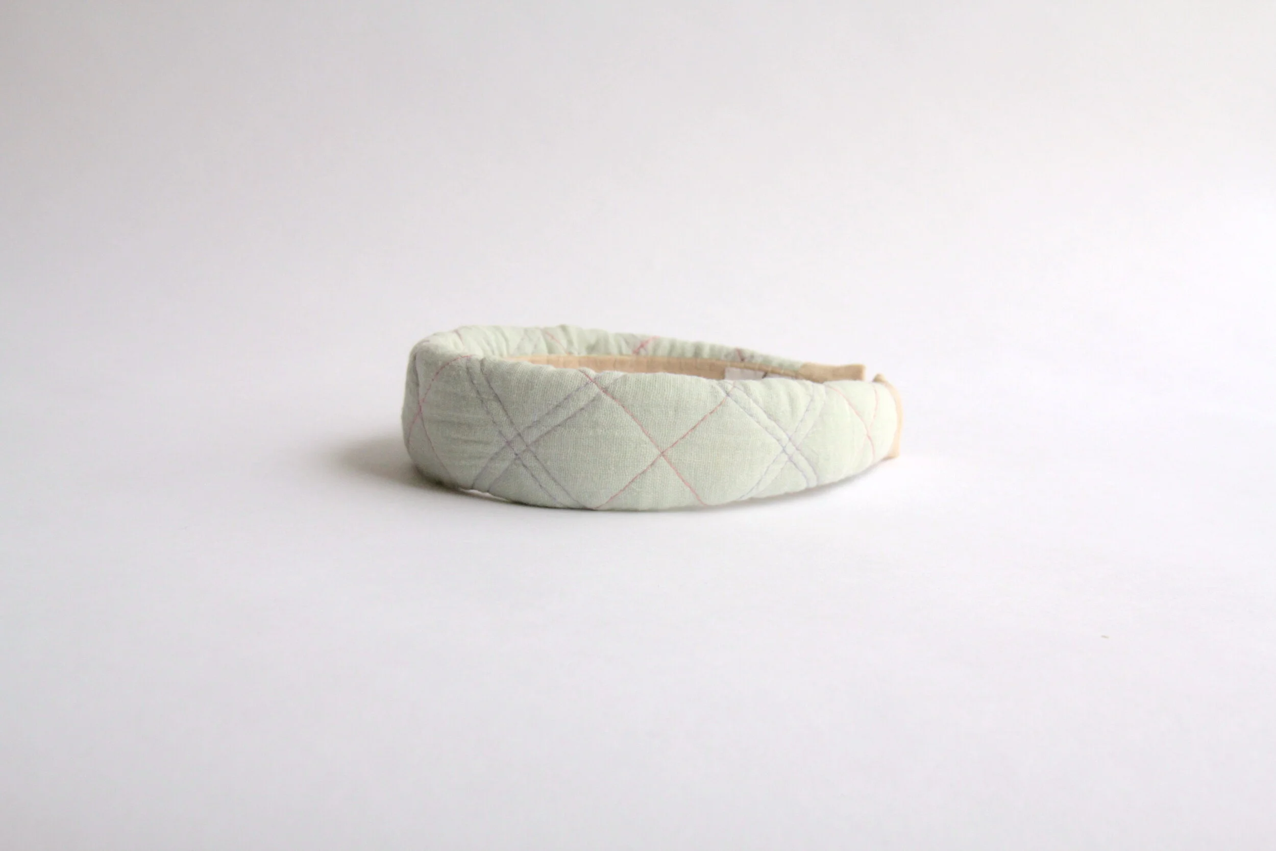 Quilted hand-made headband (Baby green)- Detail
