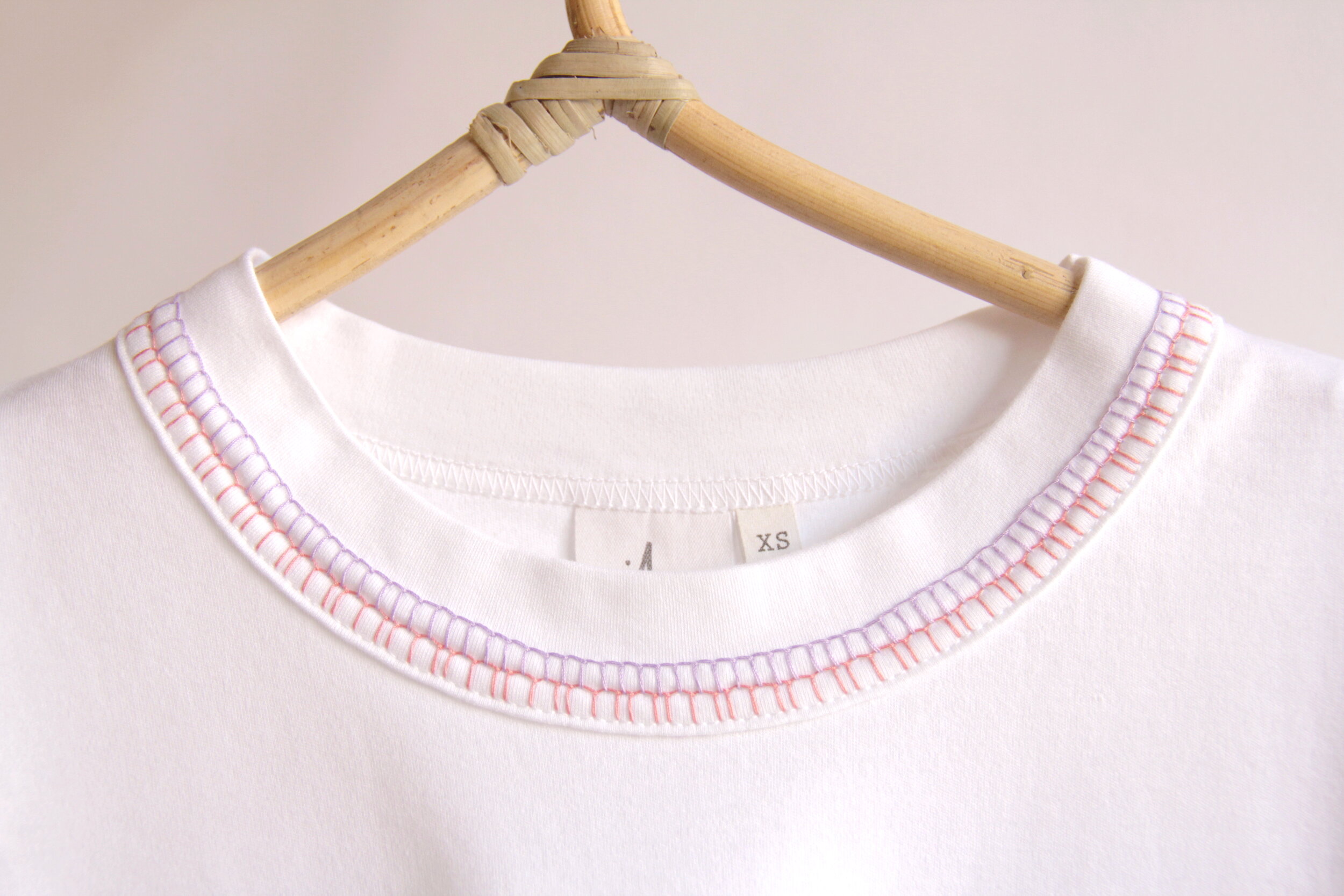 Mari candy-Sustainable organic cotton hand-embroidered t-shirt
