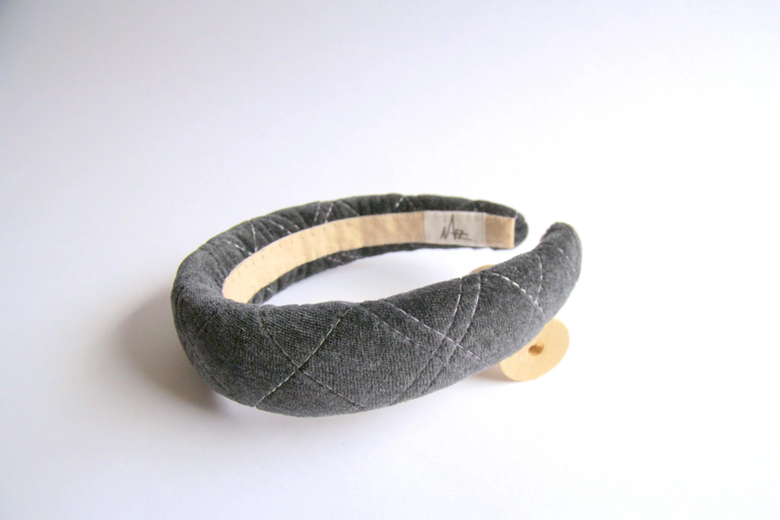 Quilted velvet hand-made headband (Dark grey)-Detail