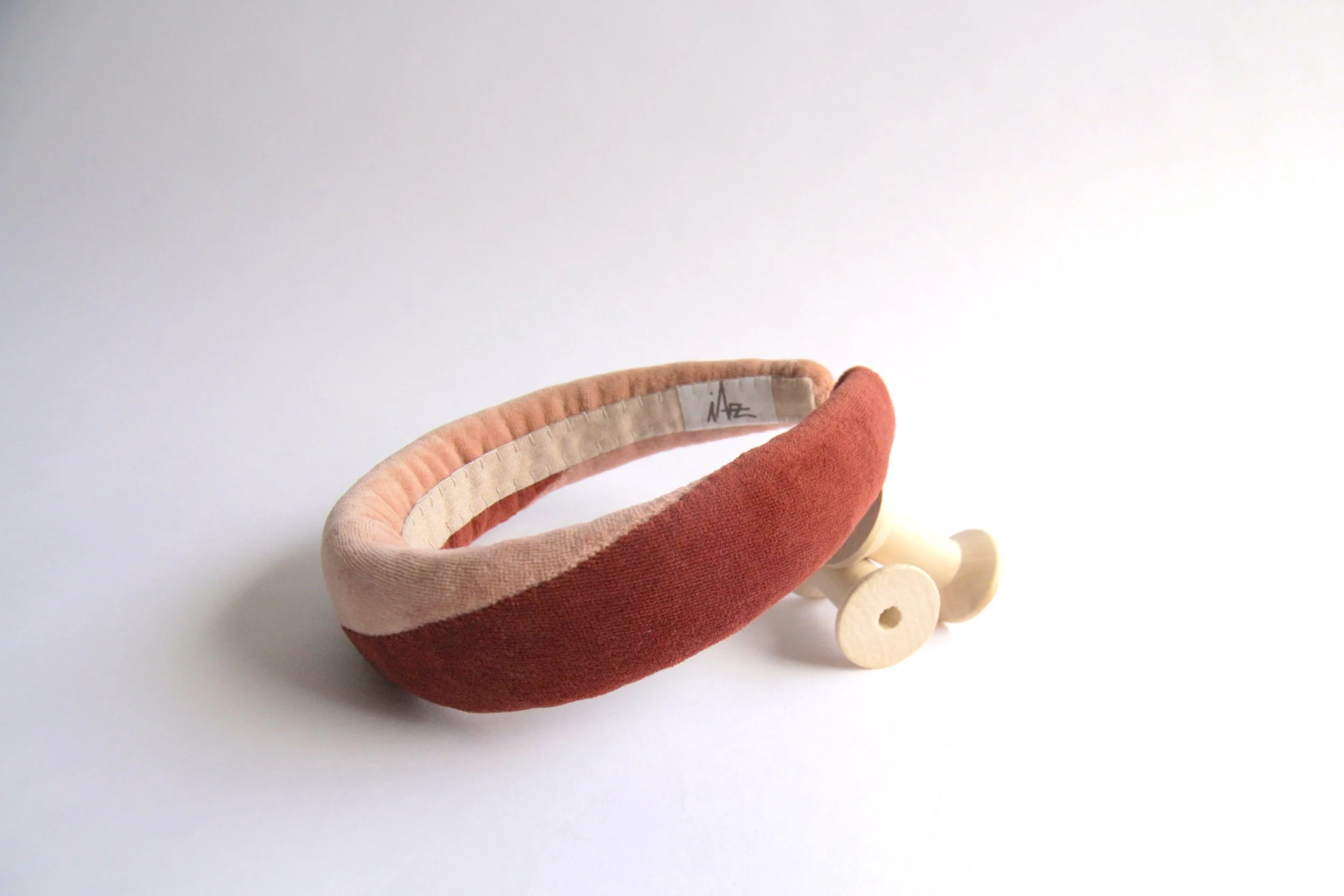 Split velvet headband (Dark copper/Peach)-IAZ detail