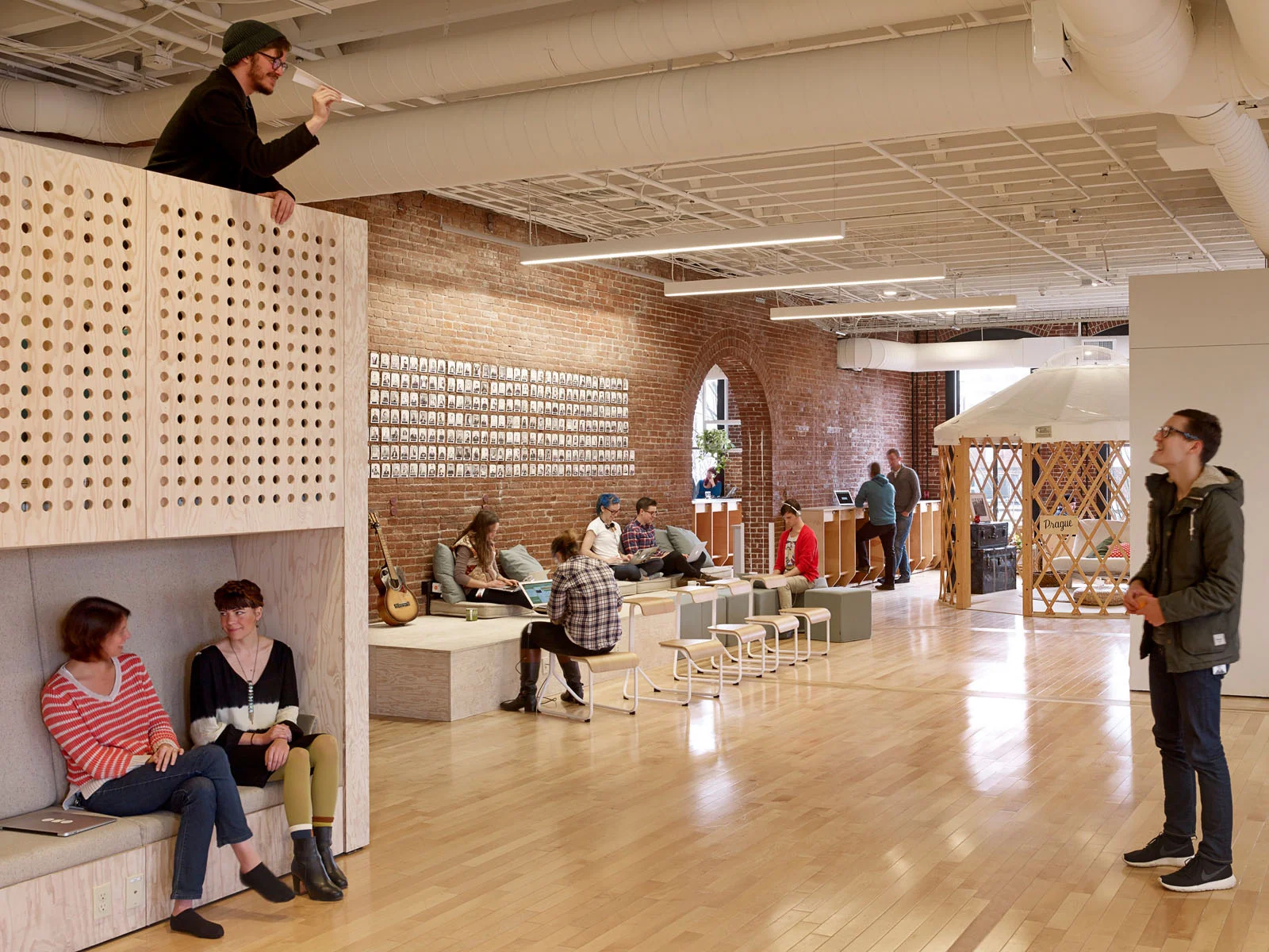 Case Study : Airbnb CX Hub