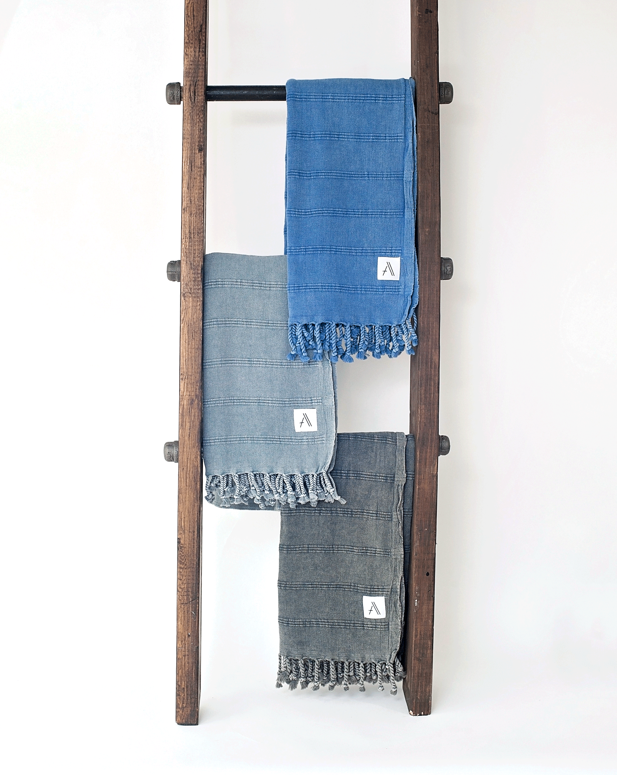 stonestriped-blanket-group---3.gif