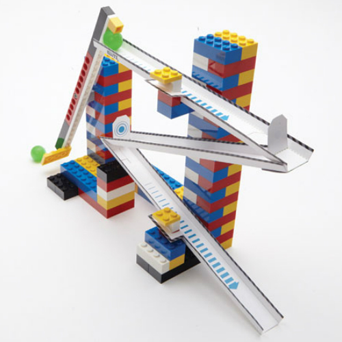 FÍSICA NO LEGO CHAIN REACTIONS - Diversos desafios desenvolvidos pela LEGO em parceria com a KLUTZ, ensinam conceitos como Alavancas, Força em divertidas sequências de Ação e Reação (Chain Reactions).