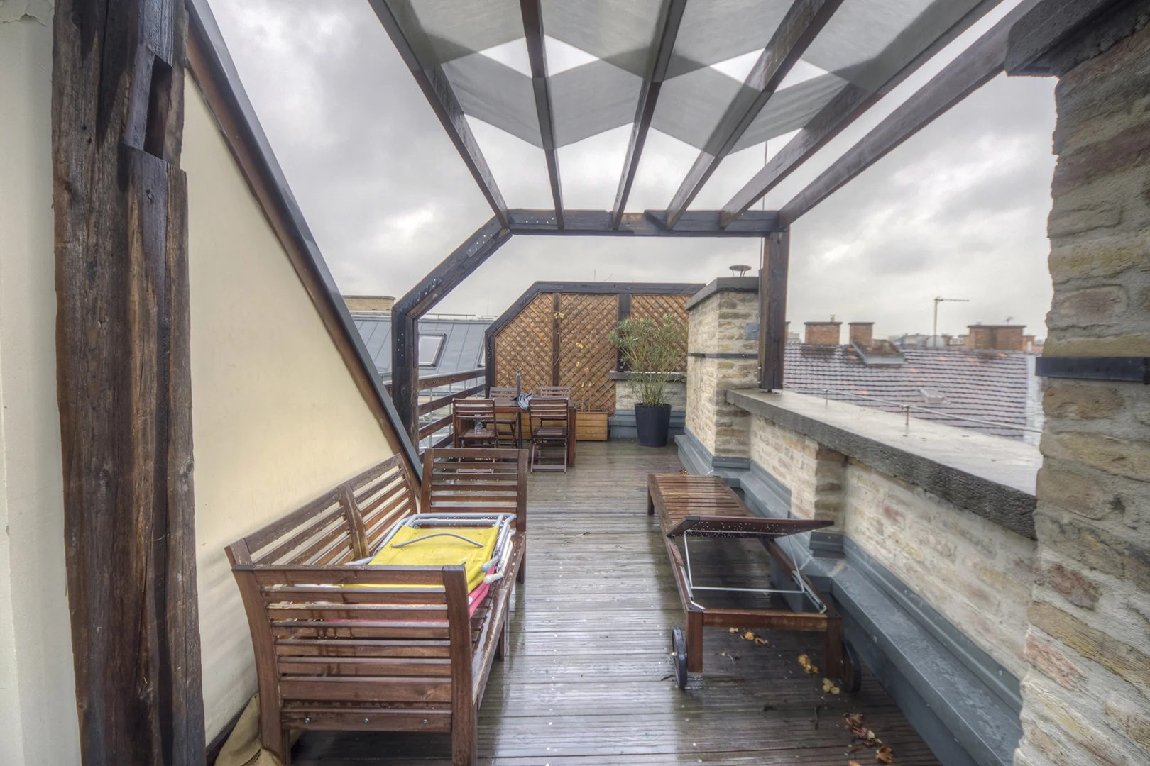 Apt22_terrace.jpg