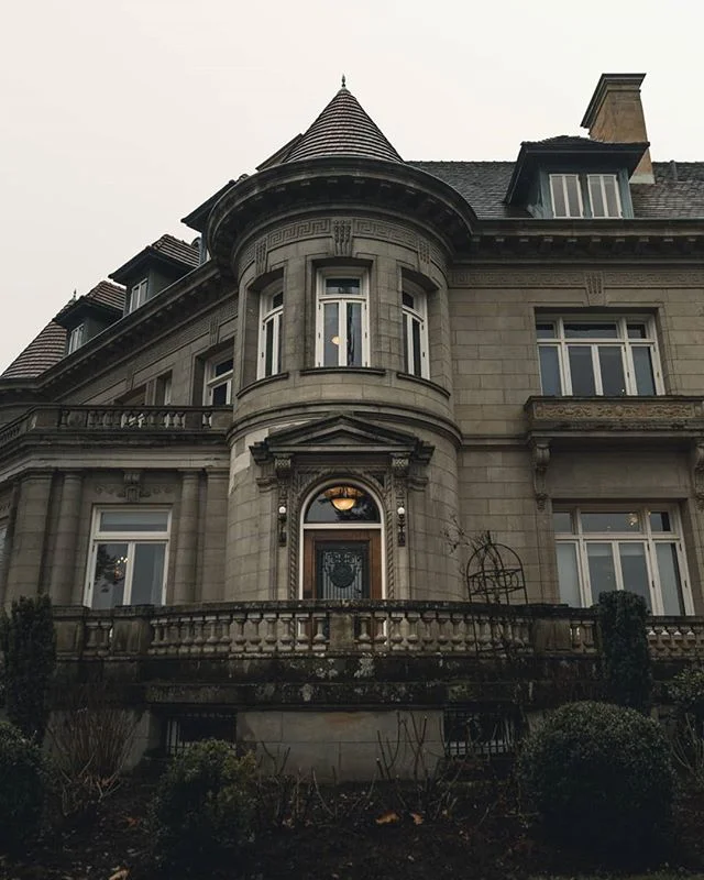 I'm a sucker for tours of old historical buildings. 🏰