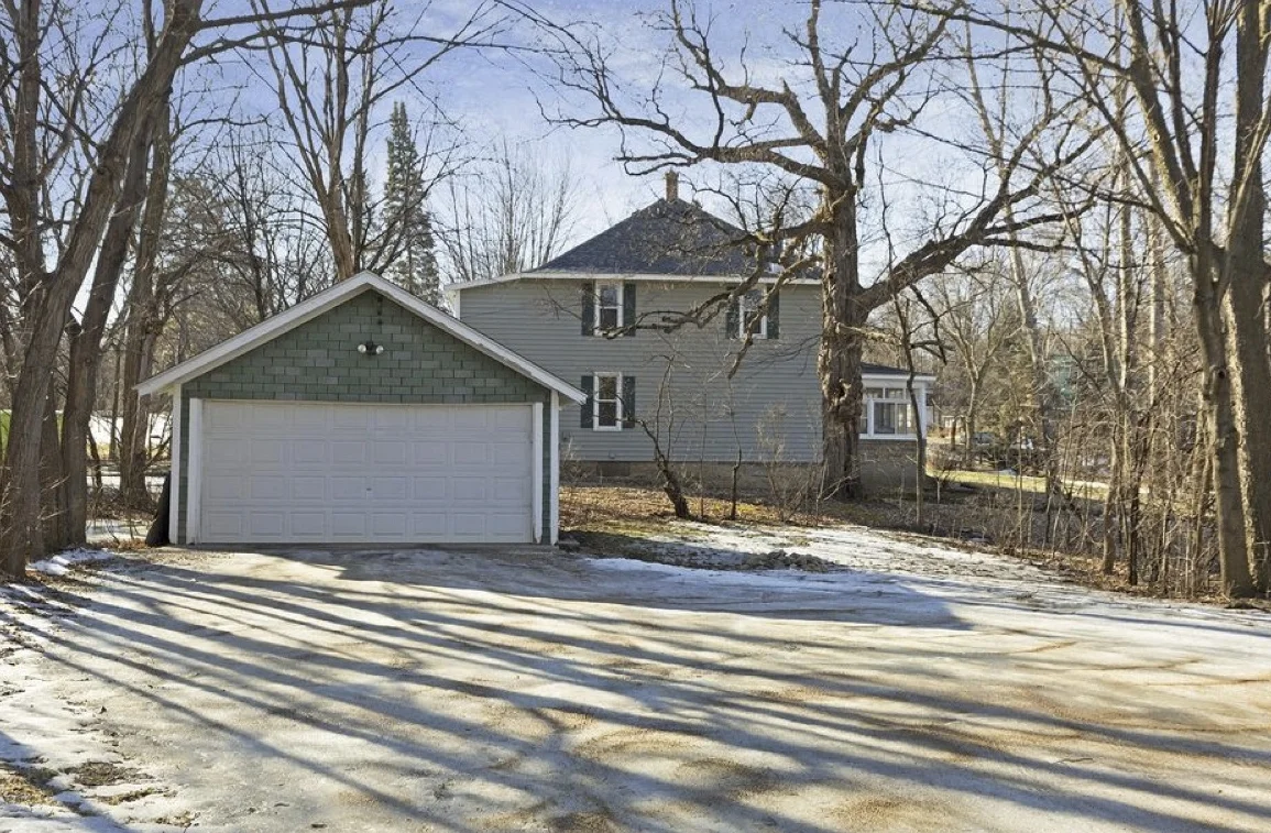 18385 Northome Garage.jpg