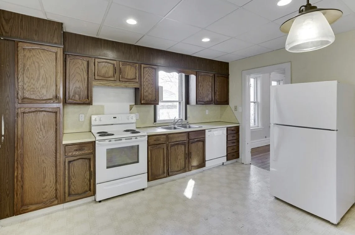 18385 Northome Kitchen.jpg