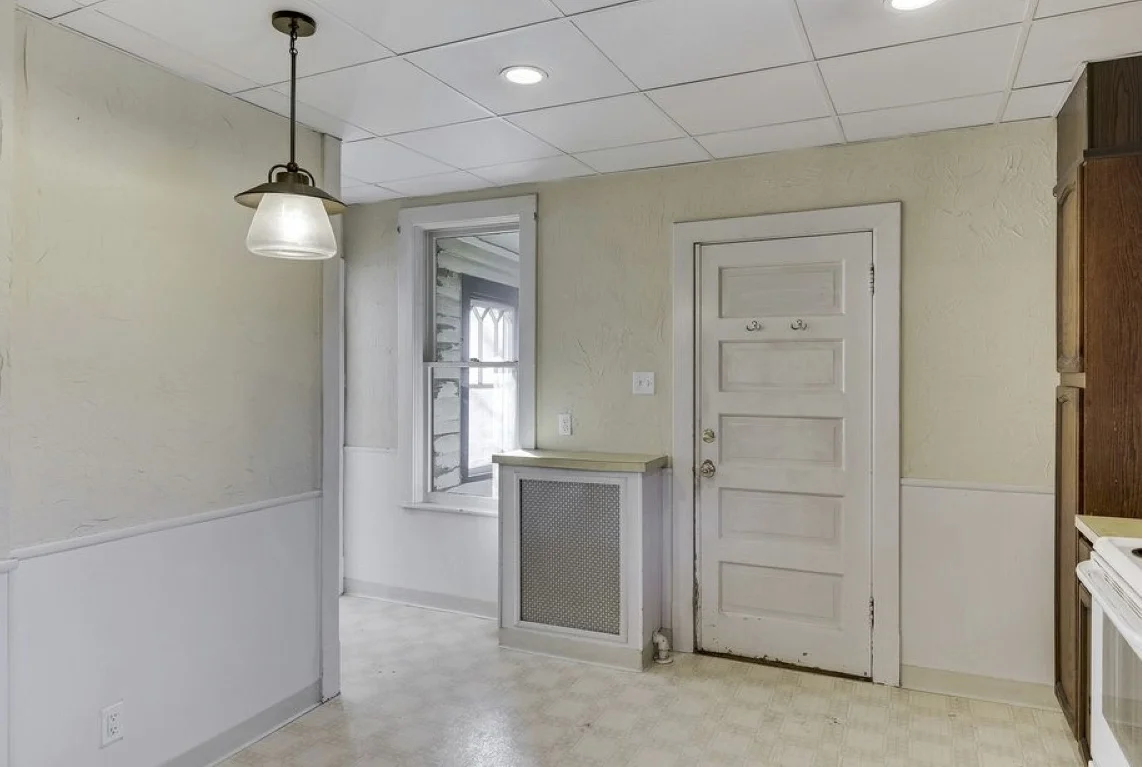 18385 Northome Kitchen 2.jpg