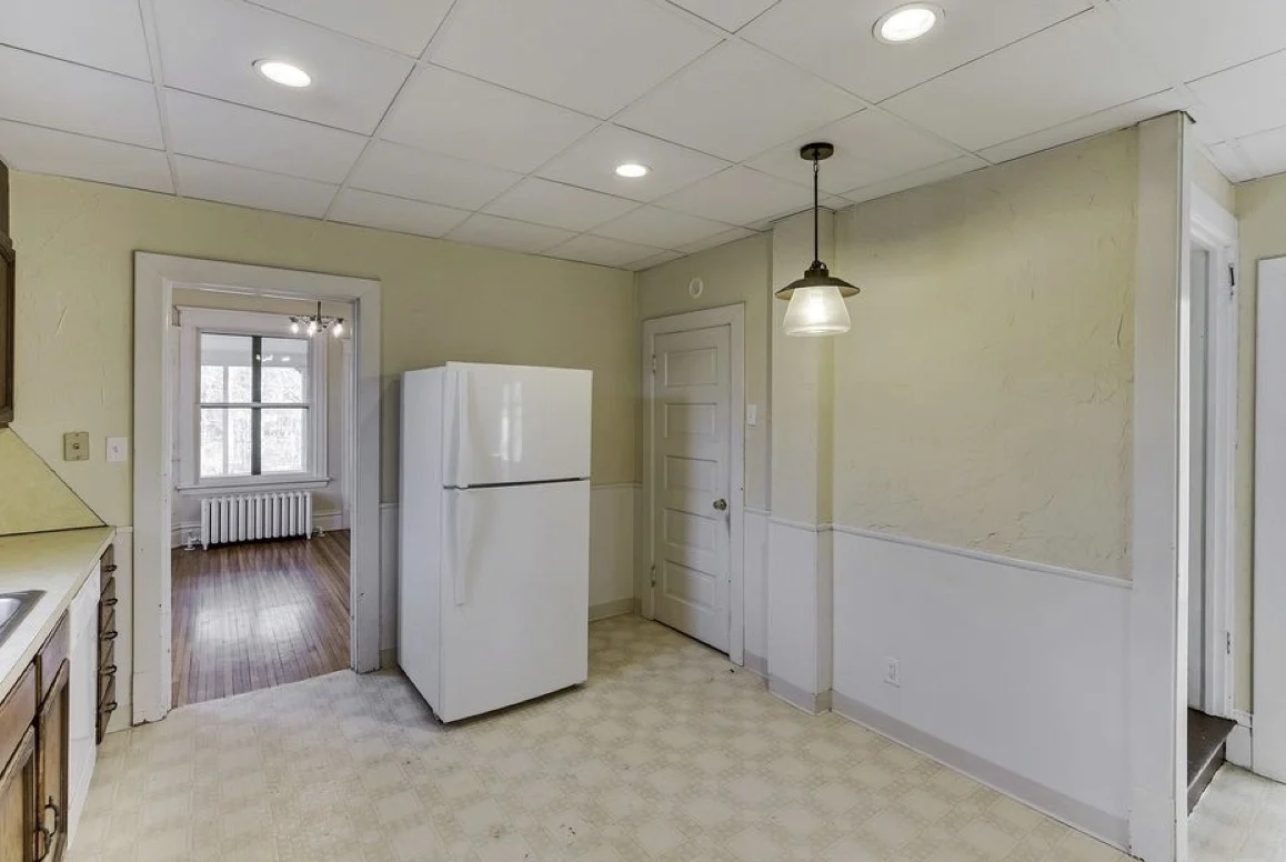 18385 Northome Kitchen 3.jpg