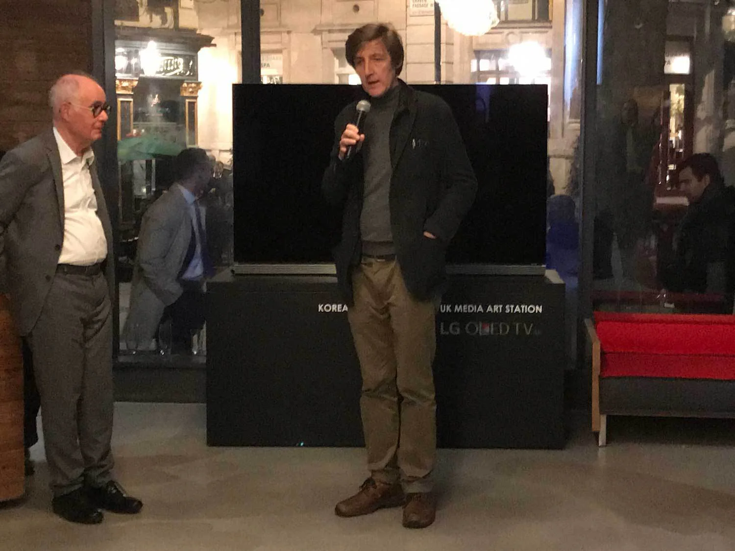 Paul O’Kane talks at the launch of Lee Yil’s selected writings at the KCC, 23 March 2018. Jean-Marc Poinsot, series editor, looks on.