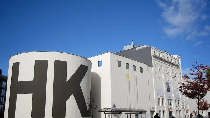Reverse the decision to abolish M HKA's status as a national museum