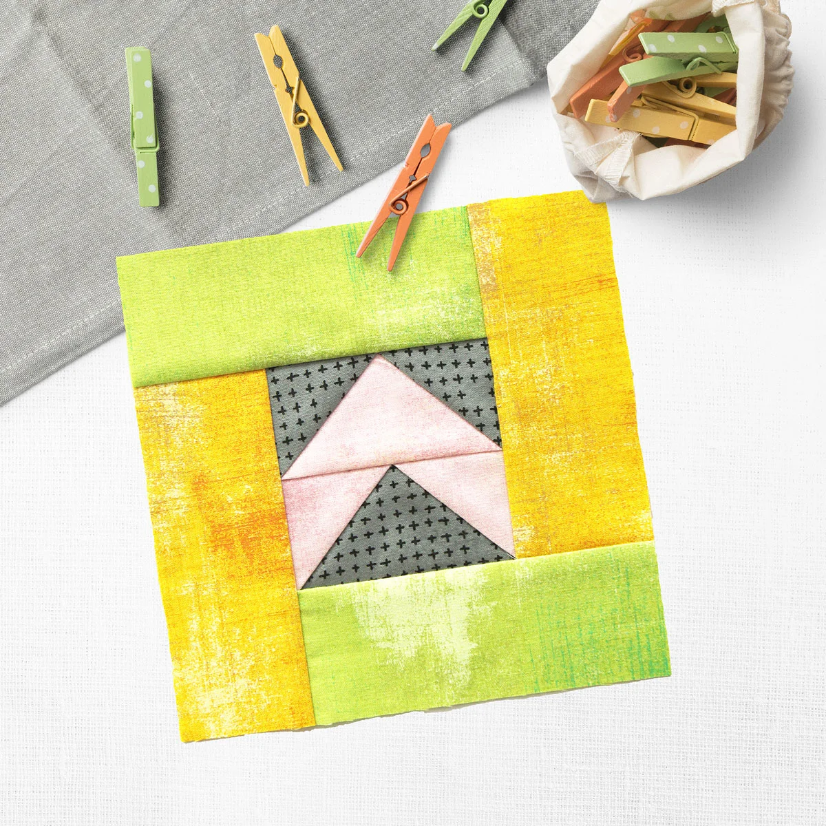 Free quilt along Blockheads 2018, Block 11: Direction Fabrics used in the block are from Moda, Basic Grey GRUNGE and Zen Chic MORE PAPER