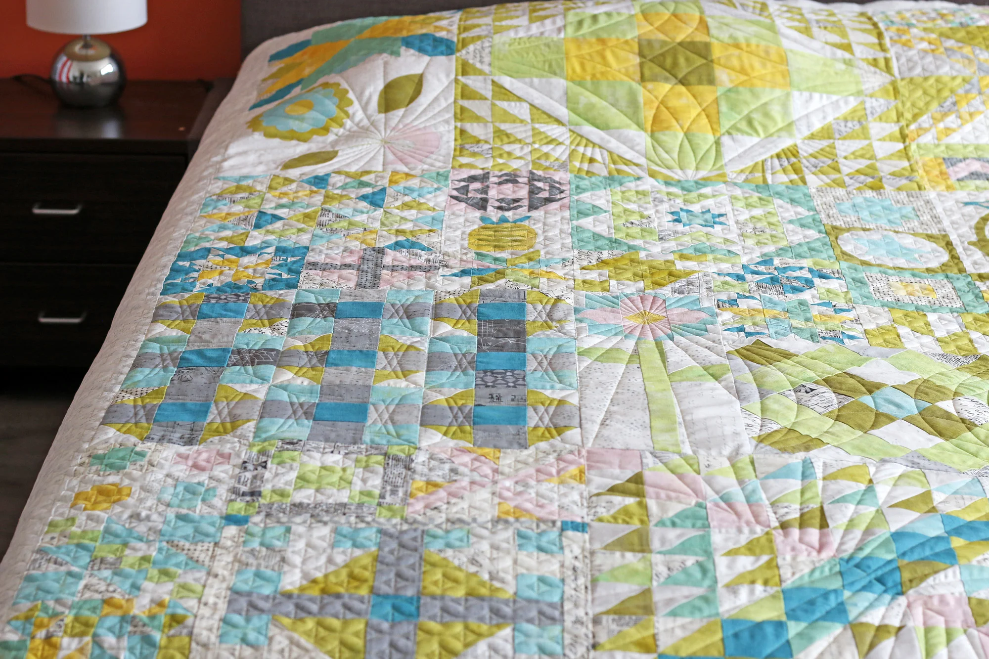 Radiating lines custom quilting. Stitched in Color.jpg