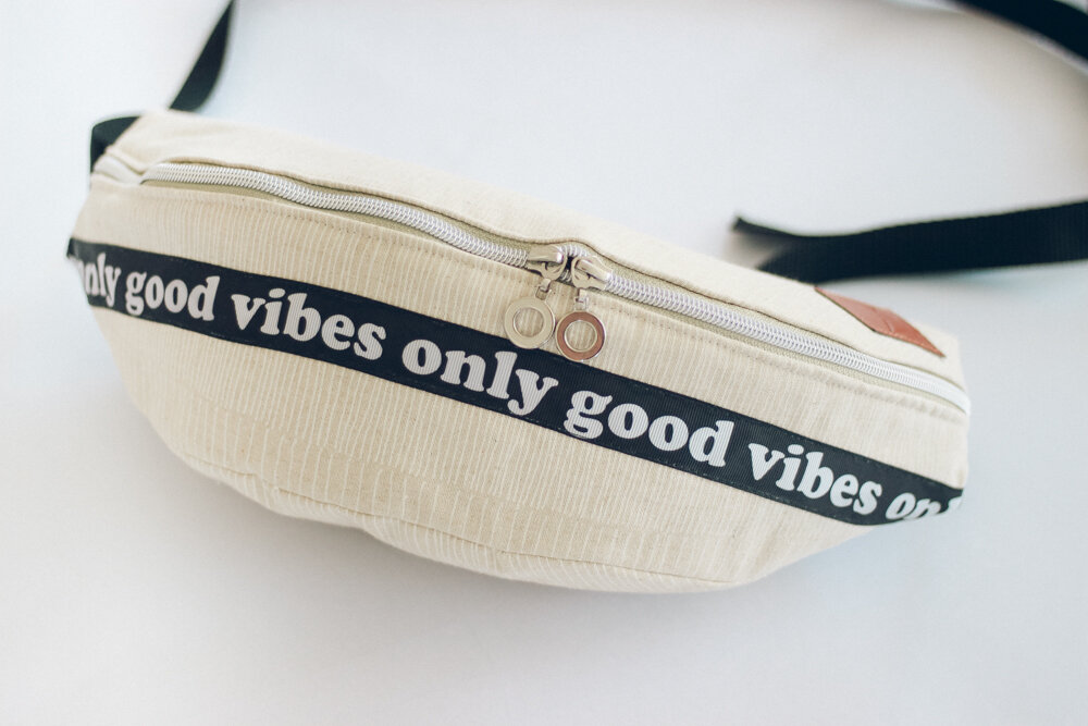 The Mochi Linen fabric collection from Zen Chic is the perfect texture and design for unique, fun projects like this fanny pack.