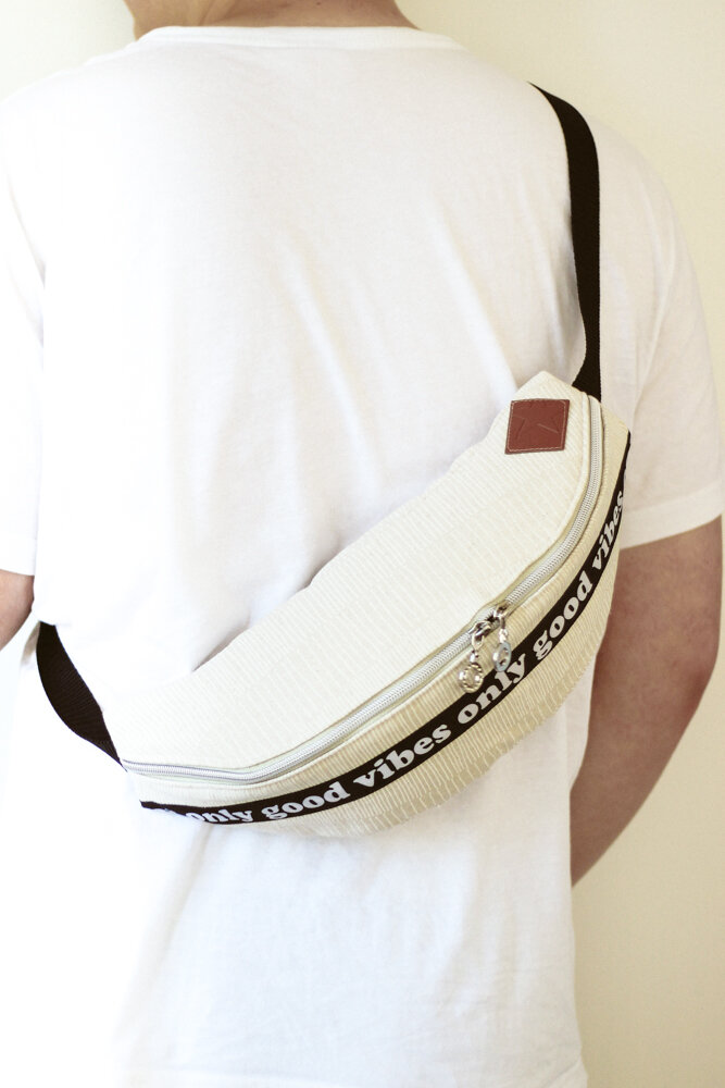 Fanny packs are making a come back!… And Mochi Linen from Zen Chic is the perfect choice for this fun project using a free pattern from Milliblu’s.