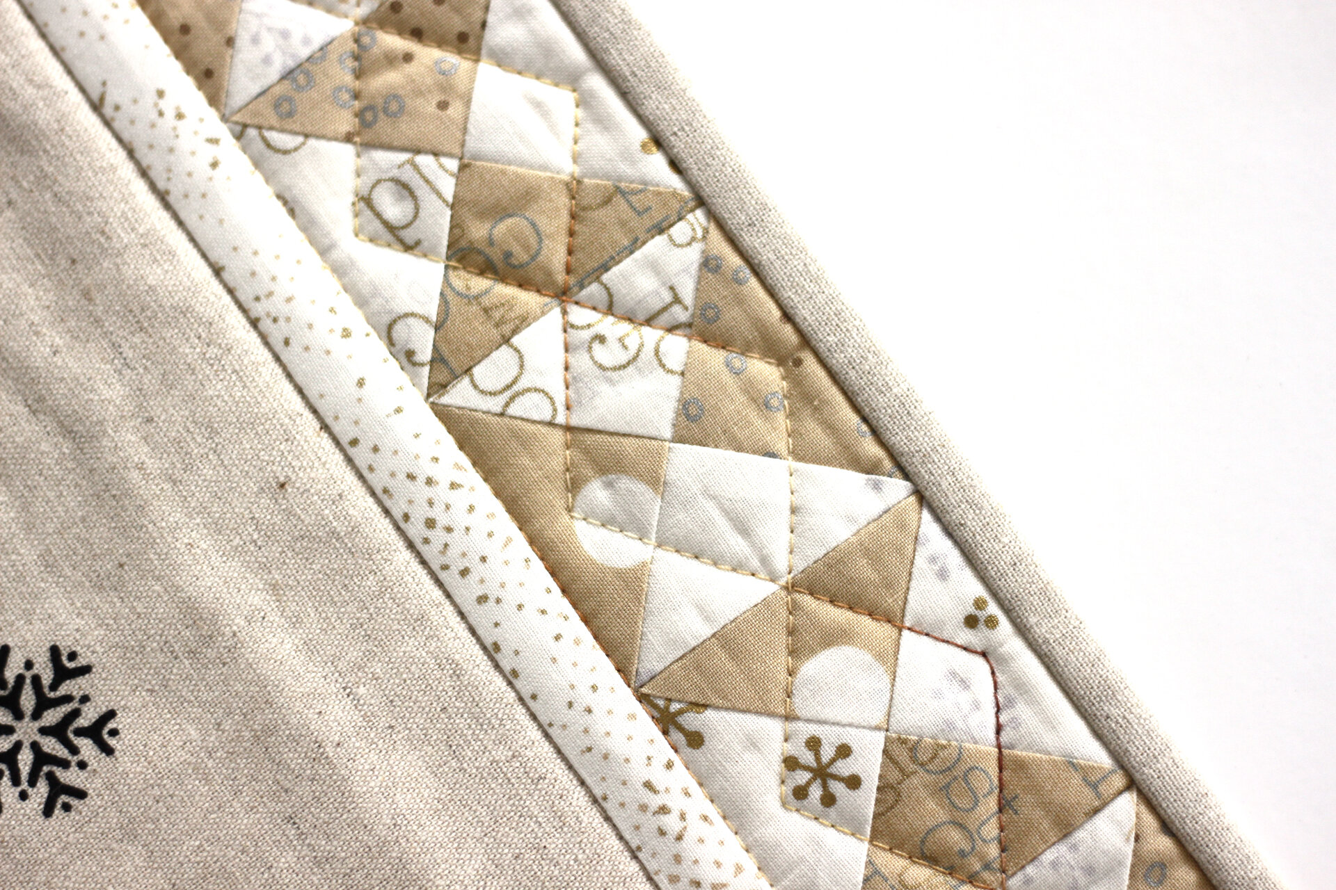 snowflakes-tablerunner5.jpg