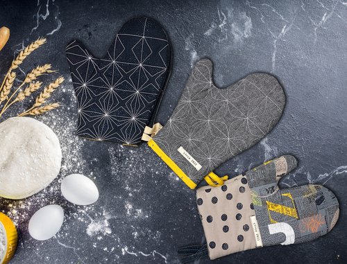 Best Fabric for DIY Oven Mitts & Gloves (What the Pros Use)