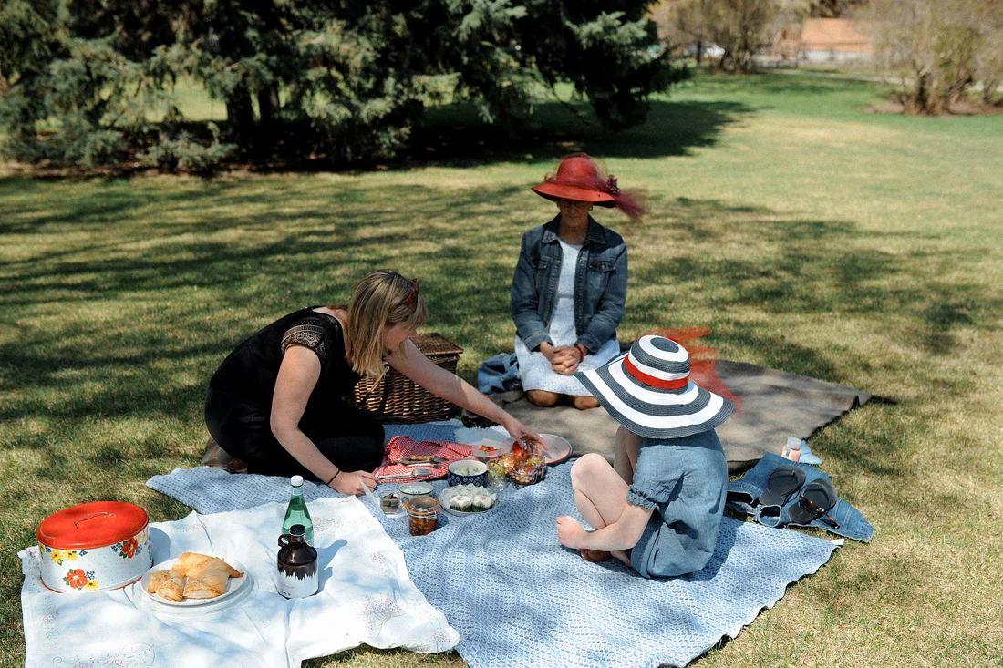 Picnic 9054-1100.jpg