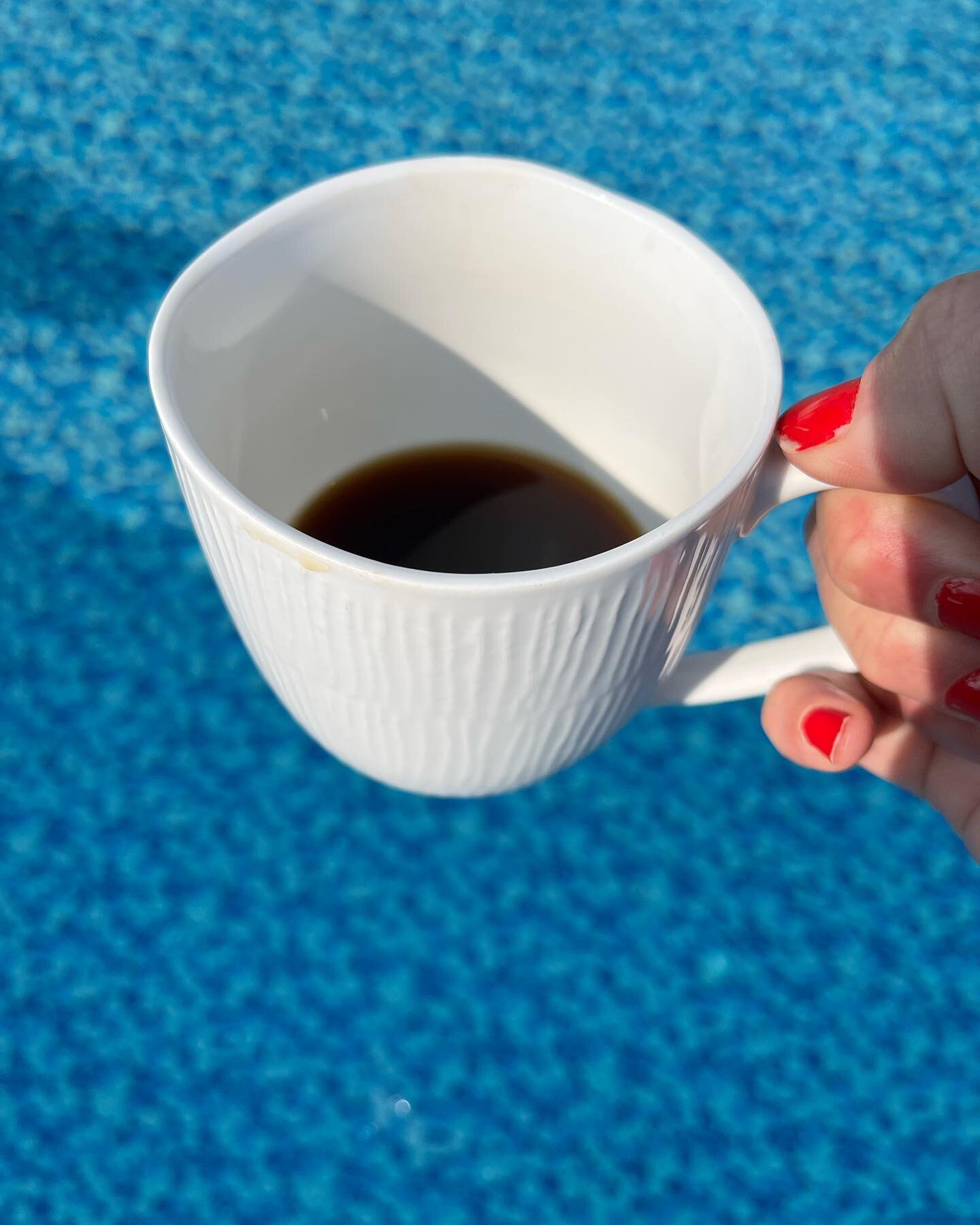 Cold plunges and hot coffee. 
The pool is open early!
🌊