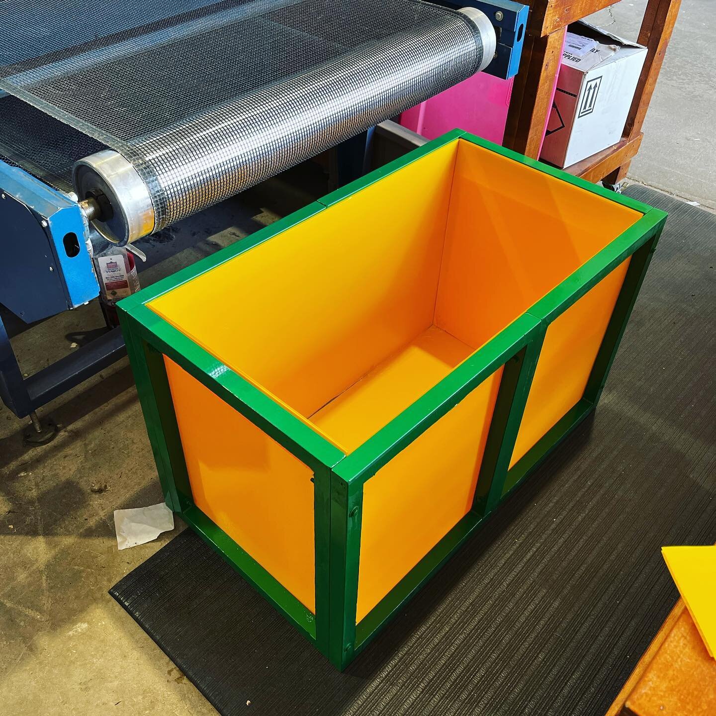 Putting those old aluminum screens to use ! DIY Shirt catcher for the end of the dryer - and we like color over here so we painted em&rsquo; up green and used some yellow chloroplast for the side walls and bottom . Looks like something straight outta