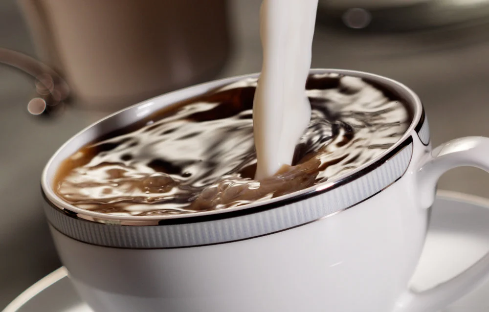 ChicagoFoodPhotographerCoffeeCreamPour.jpg