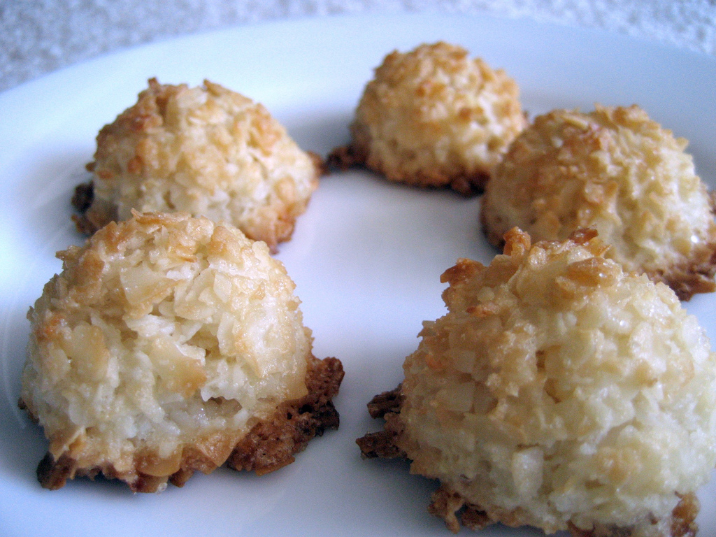 Low-carb Paleo and Candida Friendly Pumpkin Spice Macaroons