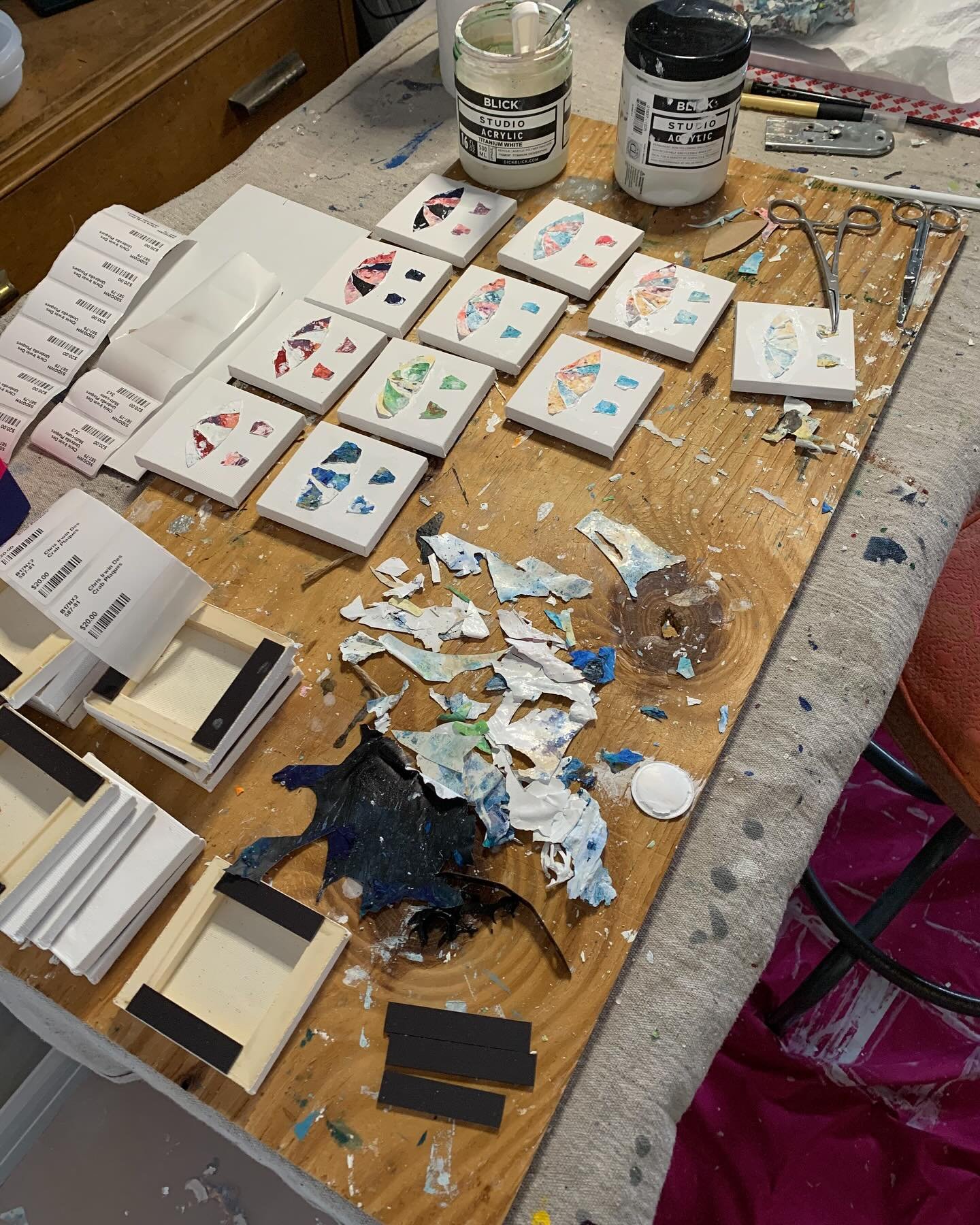 Work station for mini originals. Umbrellas first then some crabs. Good times 👍.
.
#cirwindesign #chrisirwin  #instaartist #localbydesign  #abstractart  #art #reuse #recycle #redeemed #gifts # originals #prints #homedecor #smallbusiness #acrylicpaint