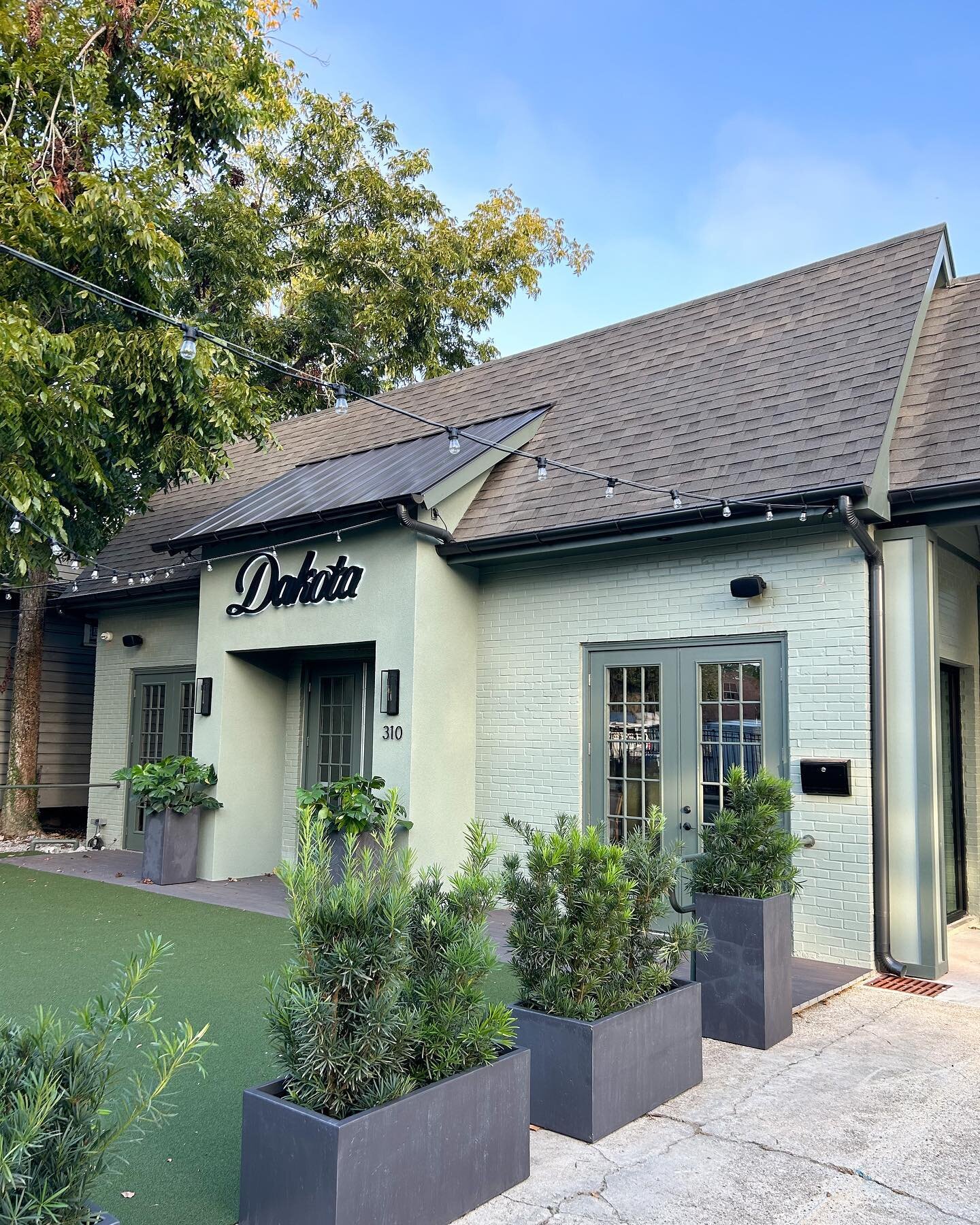 Greenleaf Architects would like to welcome Downtown Covington&rsquo;s newest resident, Dakota! 🥂

Swipe to check out how we were able to turn this building into your next fine dining experience! 
.
@thedakotarestaurant