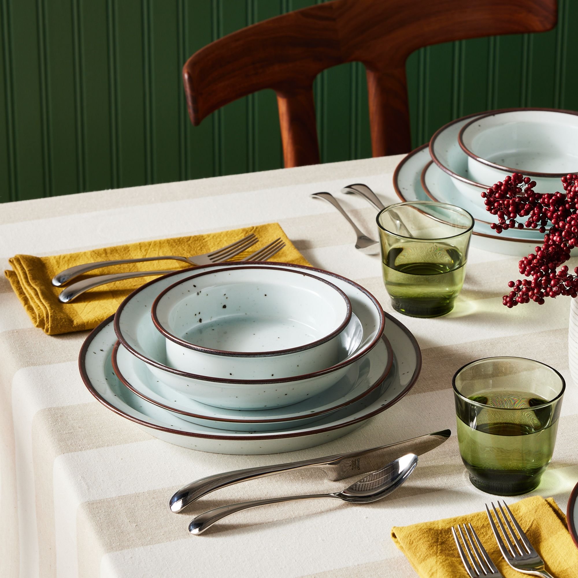 cfb0a902-5d37-4697-9931-f13dd662c231--2023-1025_email_hygge-entertaining_casual-fall-table-generation-dinnerware_high-threequarter-angle-place-setting_generation-dinnerware_1x1_mark-weinberg_0036.jpg