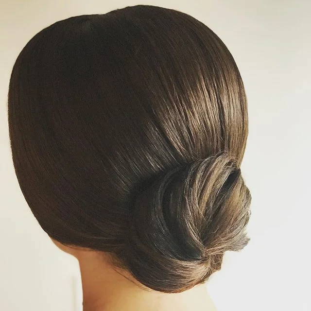 Lauren 🧡  #haegerhair #wedding #nycwedding #lottepalacehotel #rockafellercenter #updo #chignon #bridal #bride #brunette #bridalhair #theknot #maneaddicts #maneinterest #bumbleandbumble #facetimebeauty #independentartist #freelance #hairstylist #mode
