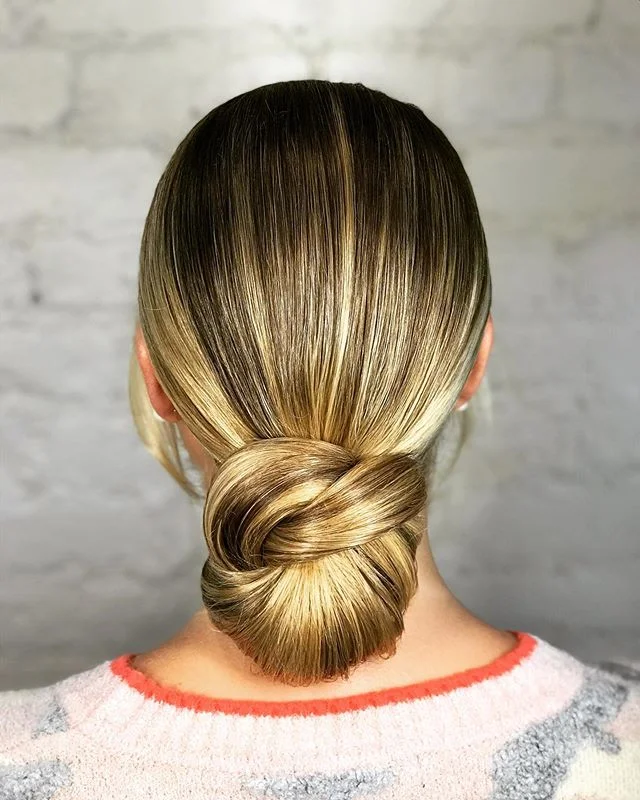 Sarah 🖤  #haegerhair #wedding #weddinghair #bridal #bridalhair #updo #sleek #hair #blonde #style #polished #elegant #hairstyles #facetimebeauty #knot #ibizahairtools #bumbleandbumble #hair #nychairstylist #freelance #hairstylist #nyc #brooklyn #craf