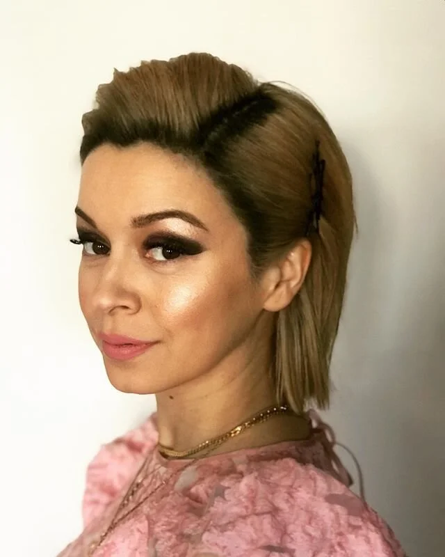 I had so much fun creating this look for @juliacchan for @bwaycon today. 💜  Hair styling- by me  Hair color- @_jafra_  Makeup - @chelbomb  #haegerhair #thecw #thecwkatykeene #broadwaycon #katykeene #behindthescenes #hairstyling #crafthairdresser #ma