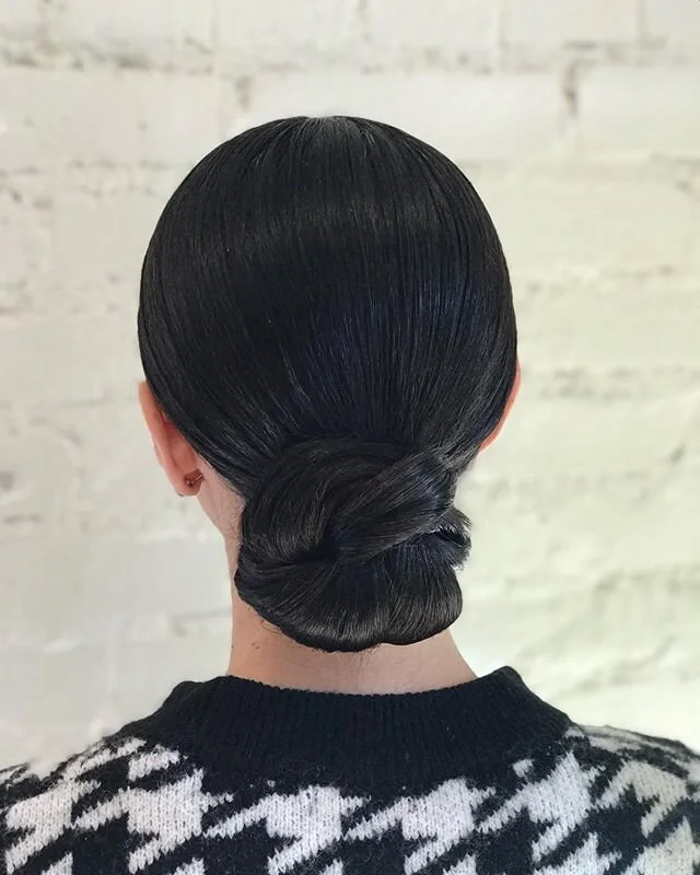 Taylor 🖤  #haegerhair #oneshothairawards #btconeshot2020_specialeventstyling #bridal #bride #updo #crafthairdresser #freelance #hairstylist #nyc #wedding #sleek #chignon #brunette #modern #modernsalon #maneaddicts #hairbrained #behindthechairstylist