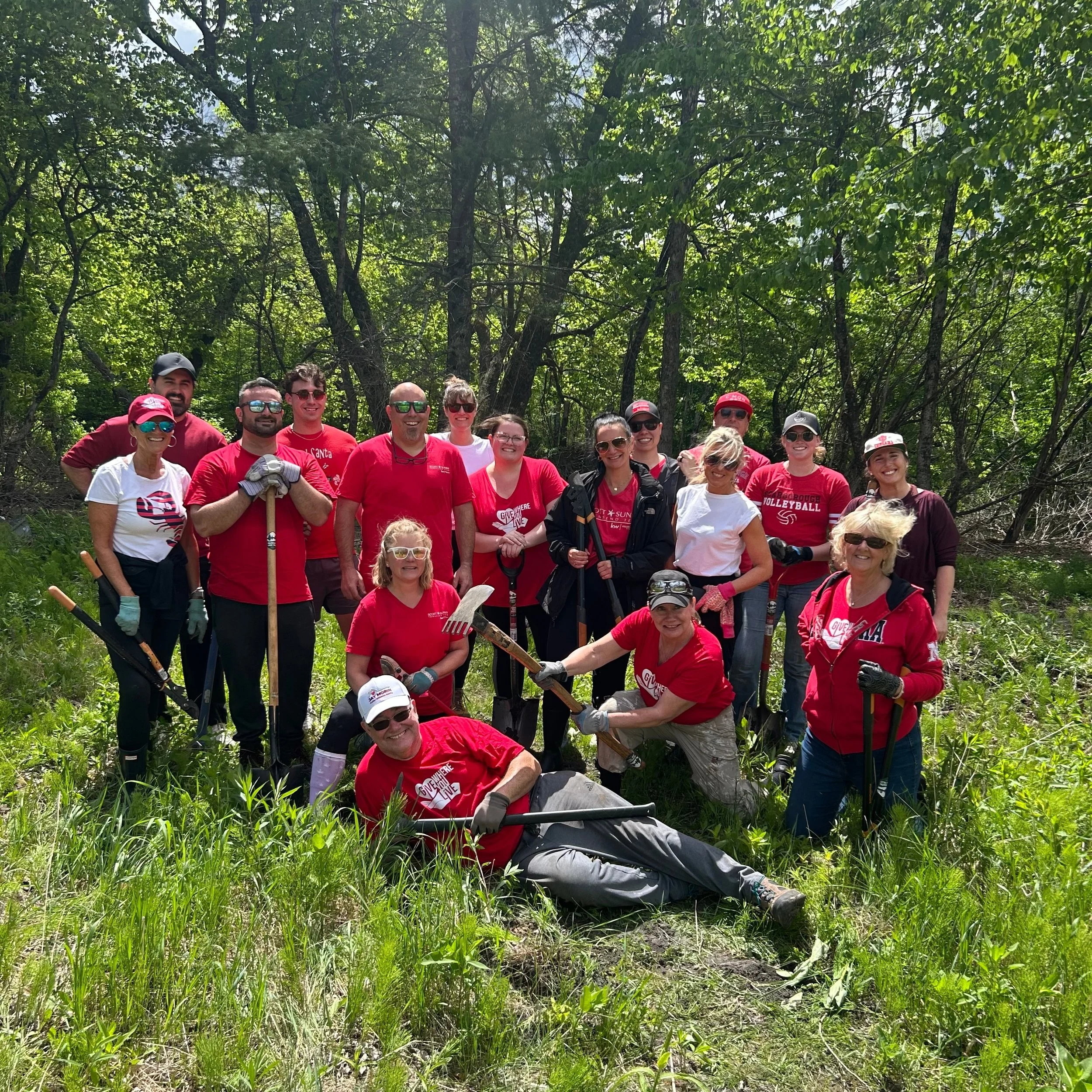 Wow! This amazing group of volunteers from @keller_williams_realty_ recently got so much done out at River's Edge Preserve! 

@scottandsunnytownsend &amp; HigginsBeachMaine.com recently stepped out of the office to celebrate KW Red Day, an annual day
