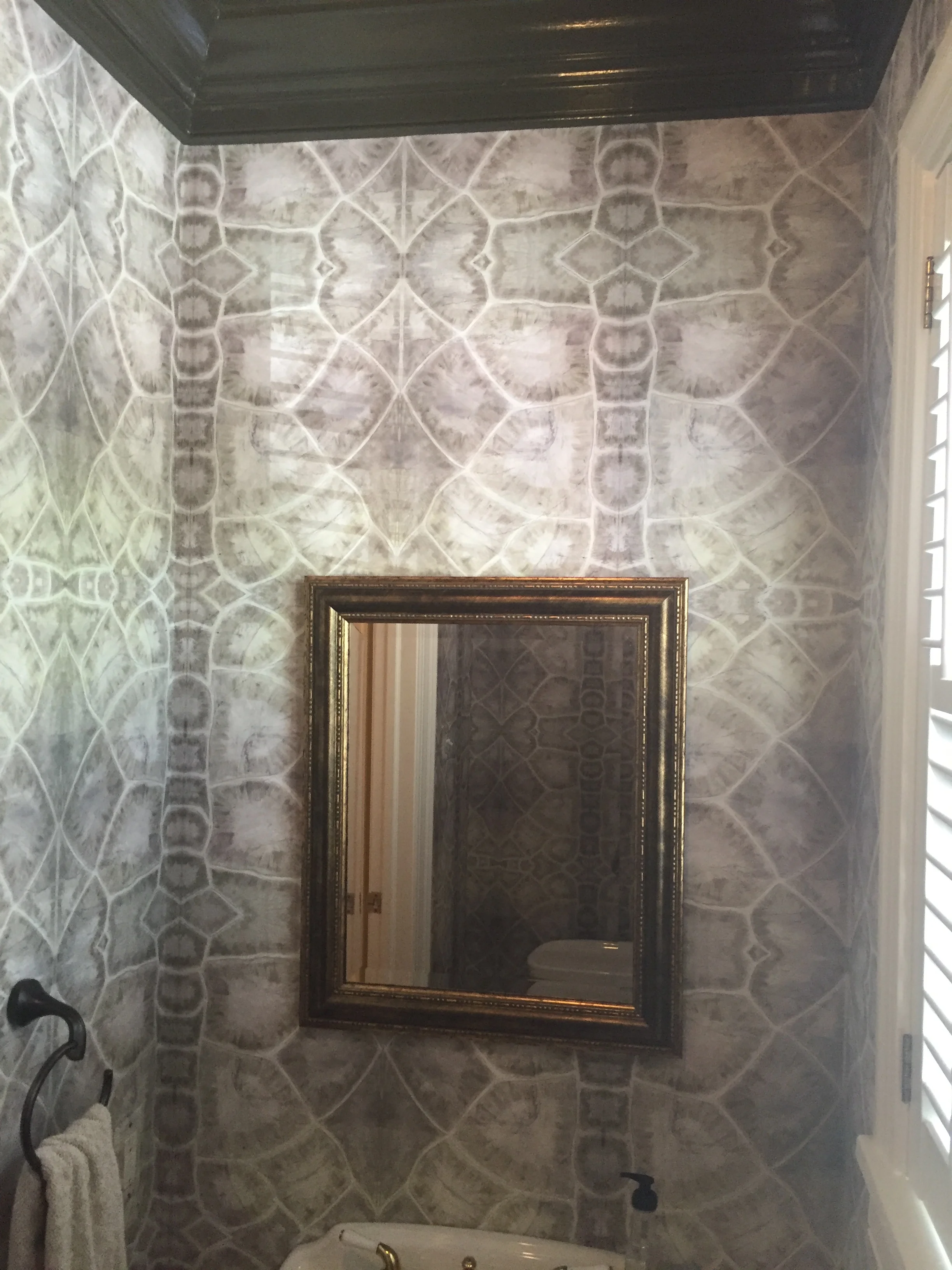 Dandridge Art | Tortoise Shell Wallpaper Install | Green | 24" Wide | Mirrored Repeat