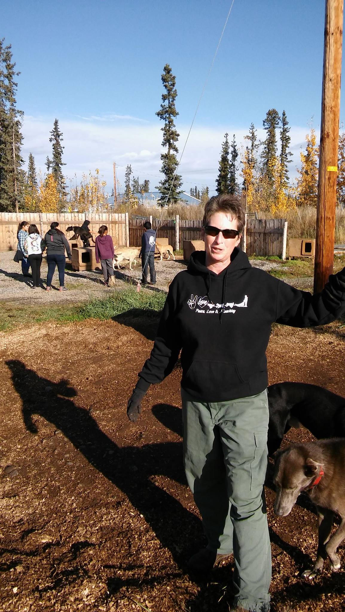 Roni Noonan-Agre and students in dog yard.