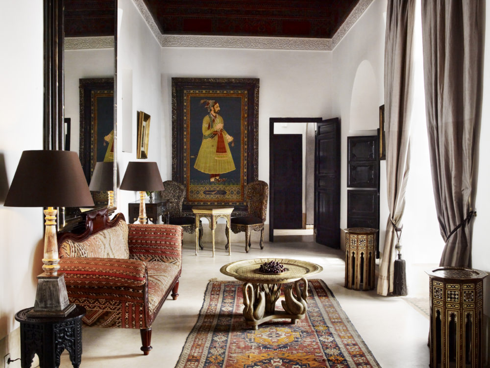 moroccan-antiques-living-room-persian-rug-hotel-marrakech.jpg