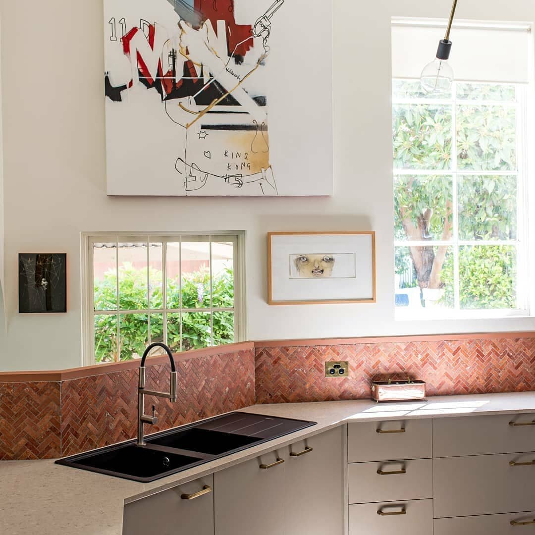 Rich tones of terracotta with brass set the mood for this Art Dealers kitchen.
Photography @aisedillonphotography
#interiors 
#interiordesign 
#interiorarchitect 
#interiorarchitecture 
#interiordesigner 
#interiorinspo 
#kitchendesign 
#terracotta 
