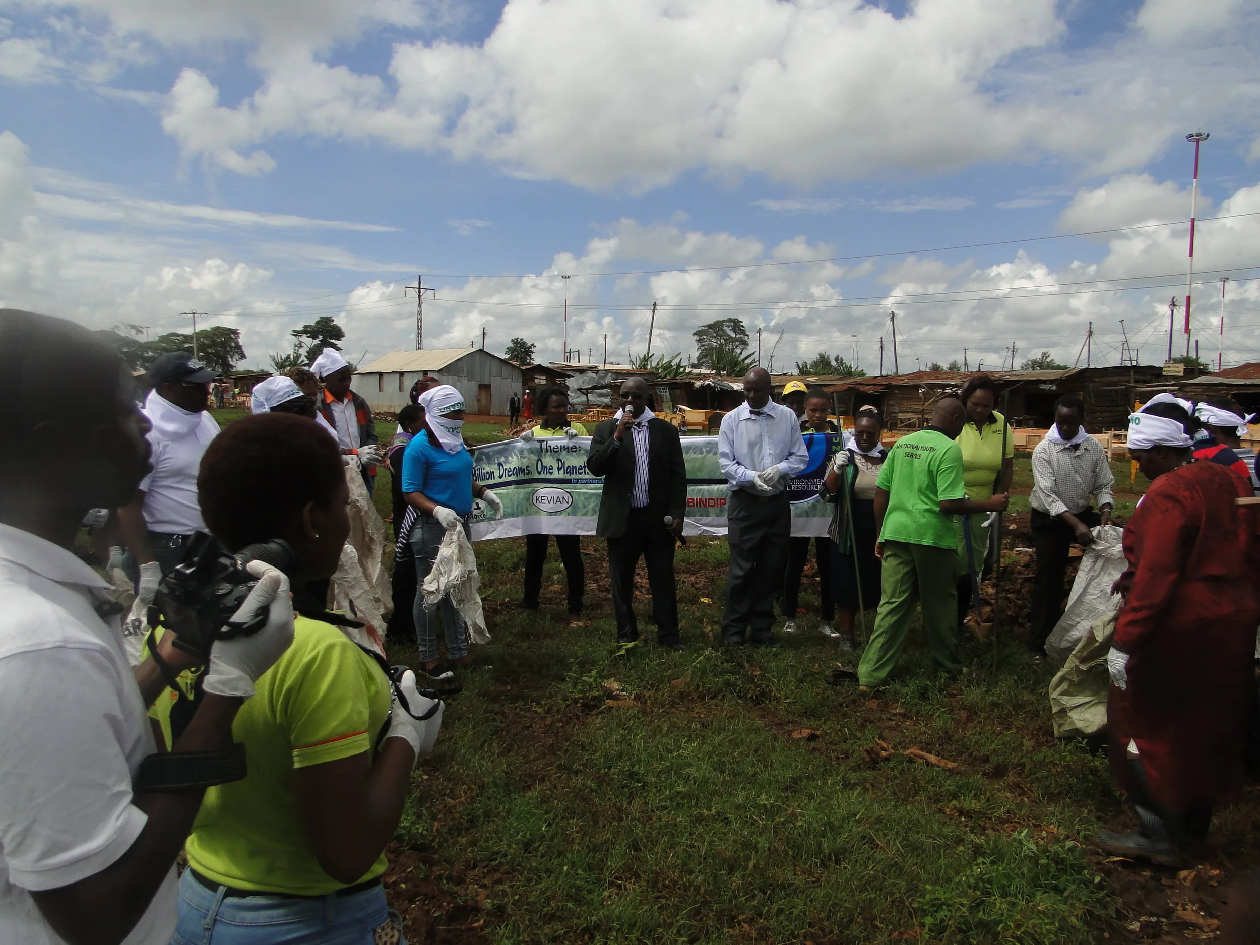 Kiambu County government officials launch the Public Private Partnership clean up Exercise in Kiandutu Slums, Thika.