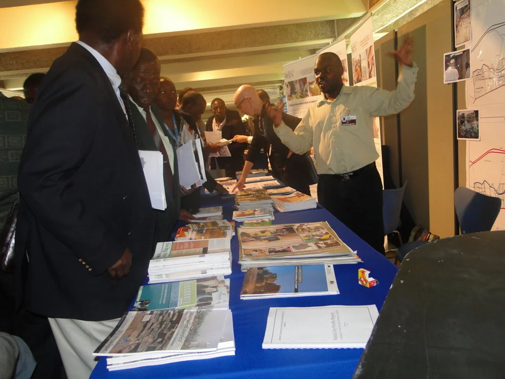 Edwin Simiyu, SDI Kenya, takes guests through the SDI information